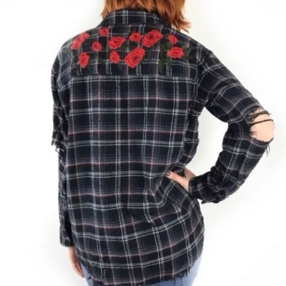 American Eagle Oversized Distressed Flannel Embroidered Flowers Black Gray XS